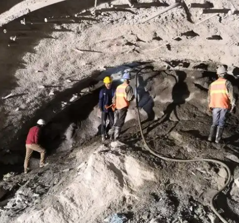 古塔拱顶带模注浆料的施工流程及注意事项